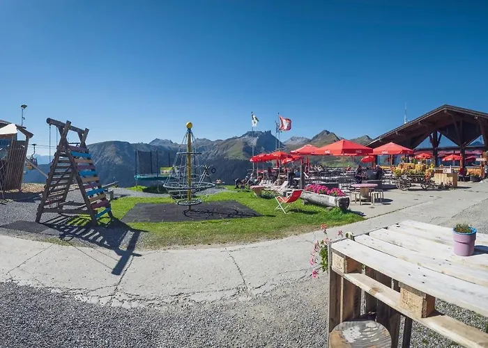 Berghostel Rinerhorn By Mountain *